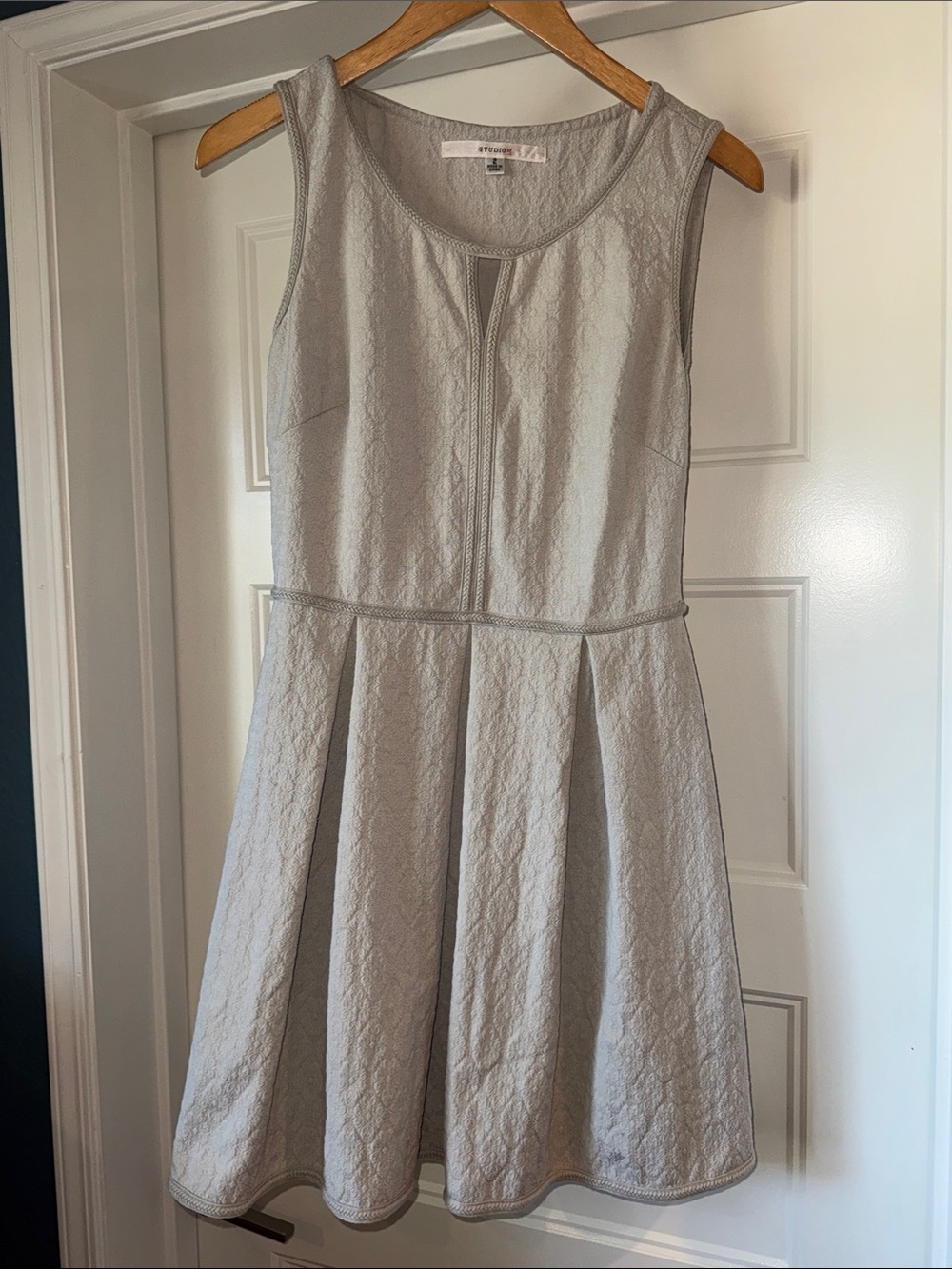 Studio M Sleeveless Light Gray/Taupe Textured Fit & Flare Mini Dress